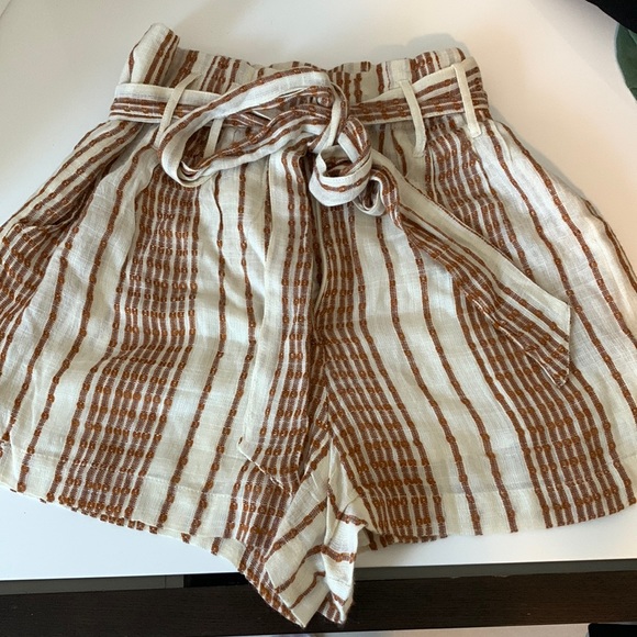 Pants - High waisted flowy shorts